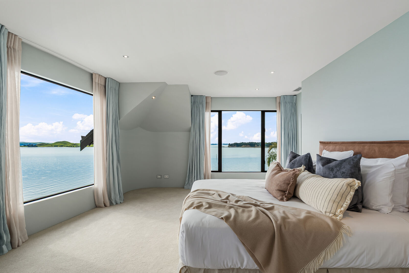 Waterline Arc - bedroom photo 1