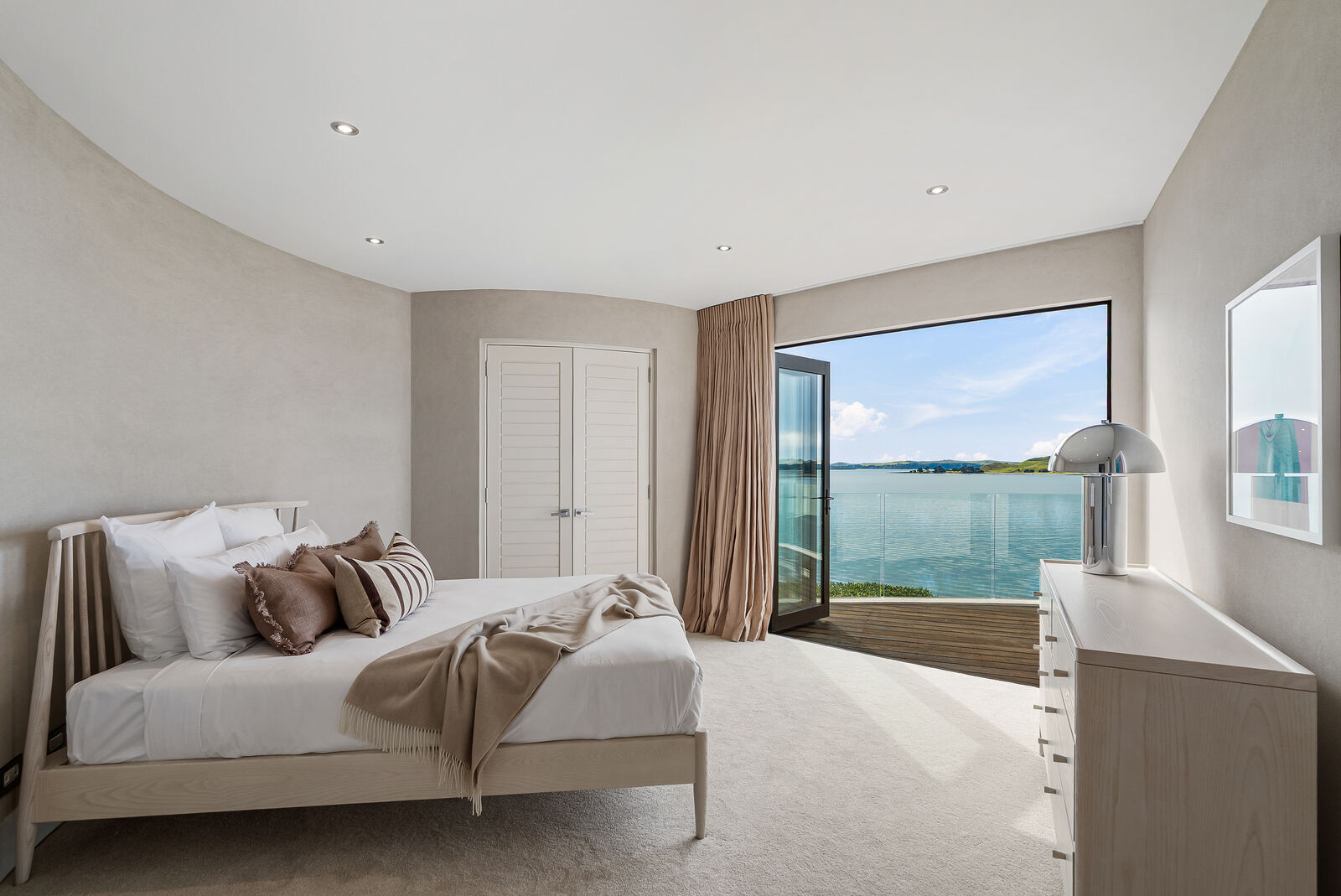 Waterline Arc - bedroom photo 3