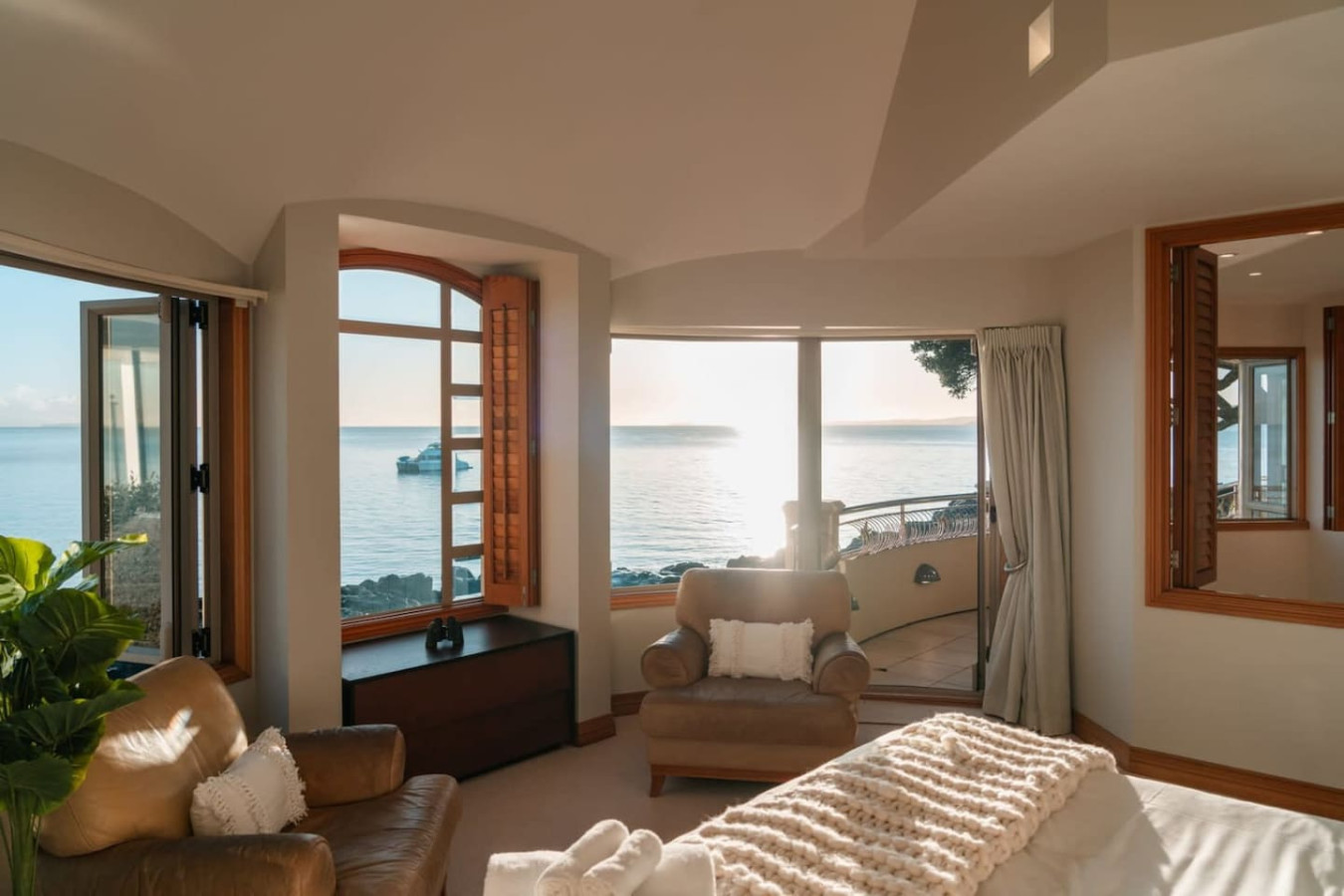 Stay Takapuna - bedroom photo 1