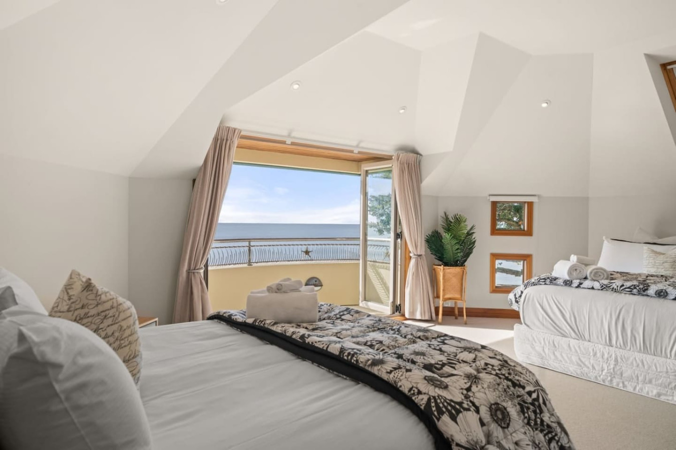Stay Takapuna - bedroom photo 3