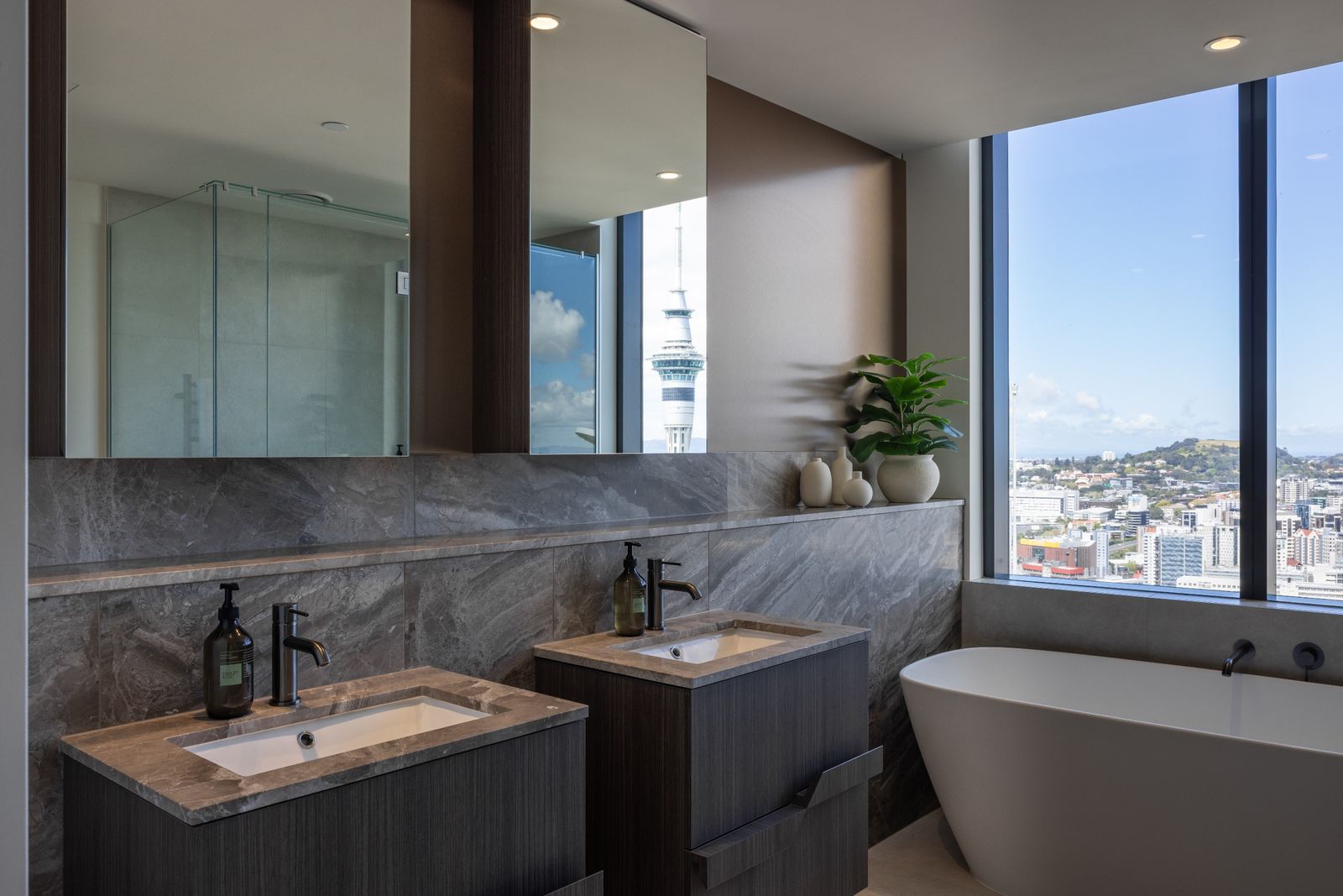 Pacifica Penthouse - bedroom photo 3