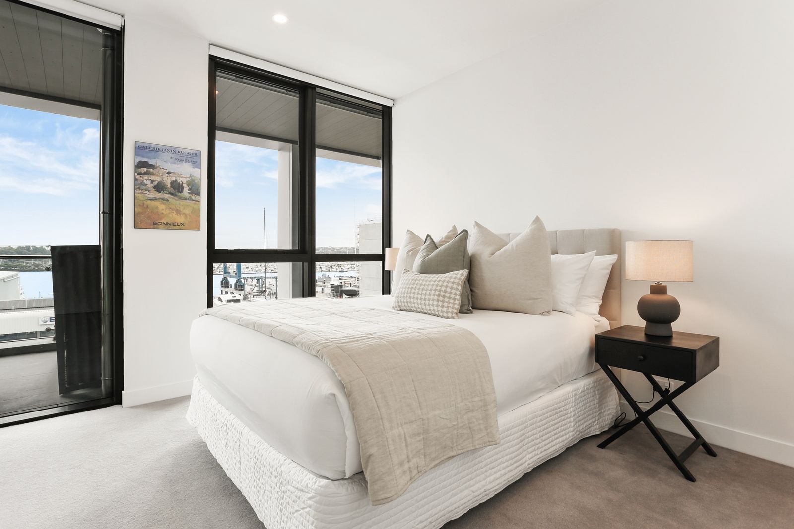 Beau Vista in Wynyard Quarter - bedroom photo 2