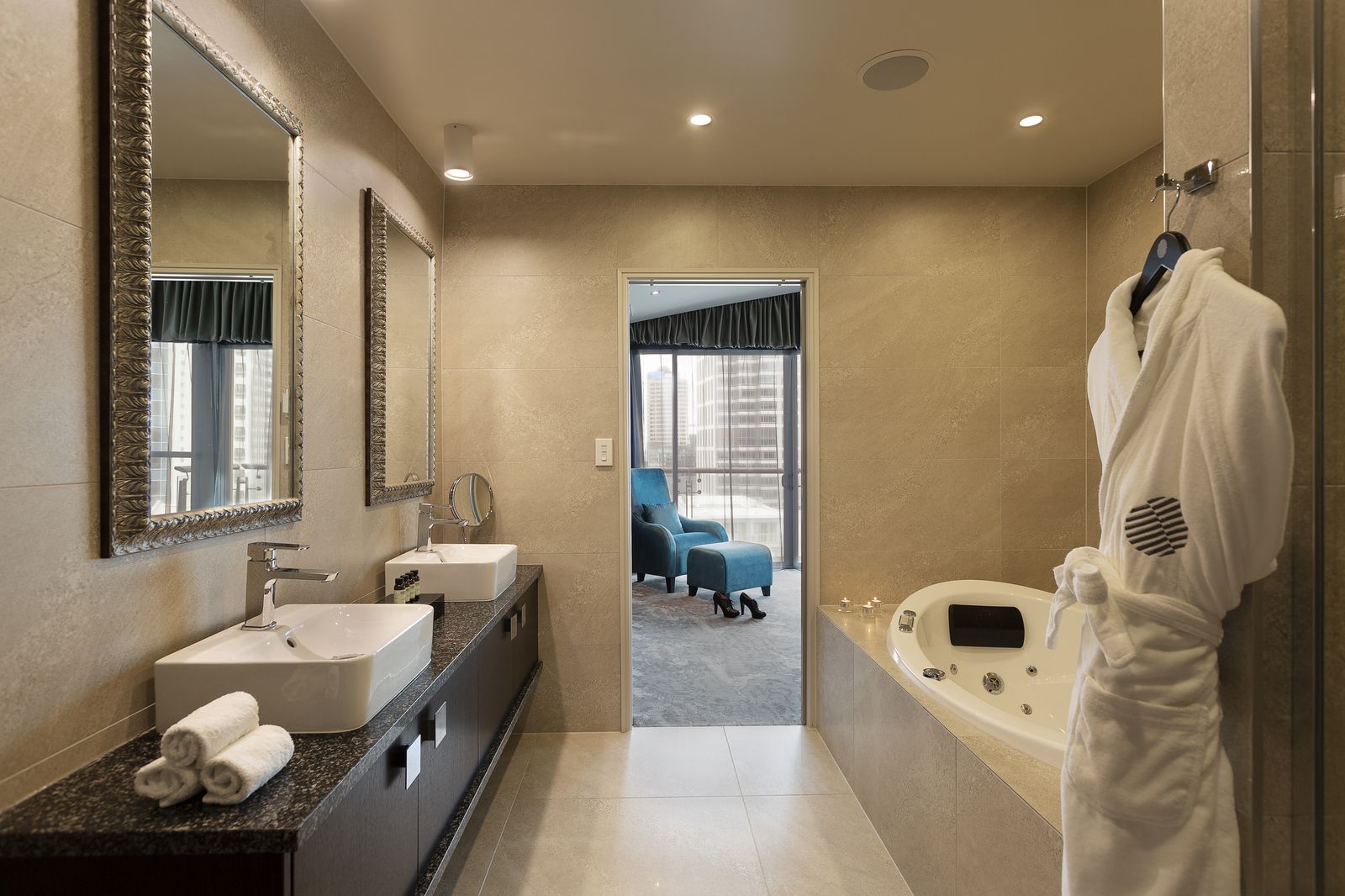 Pullman Auckland Penthouse - bedroom photo 3